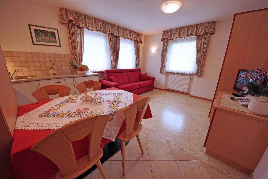 Residence Araldina San Cassiano  Ruang foto