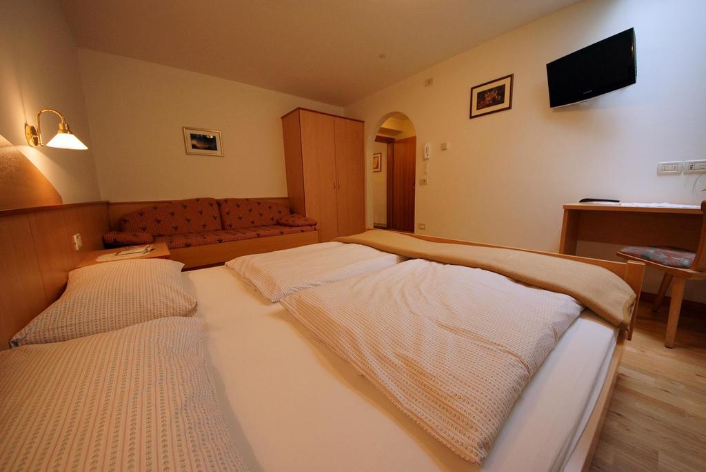 Residence Araldina San Cassiano  Bagian luar foto