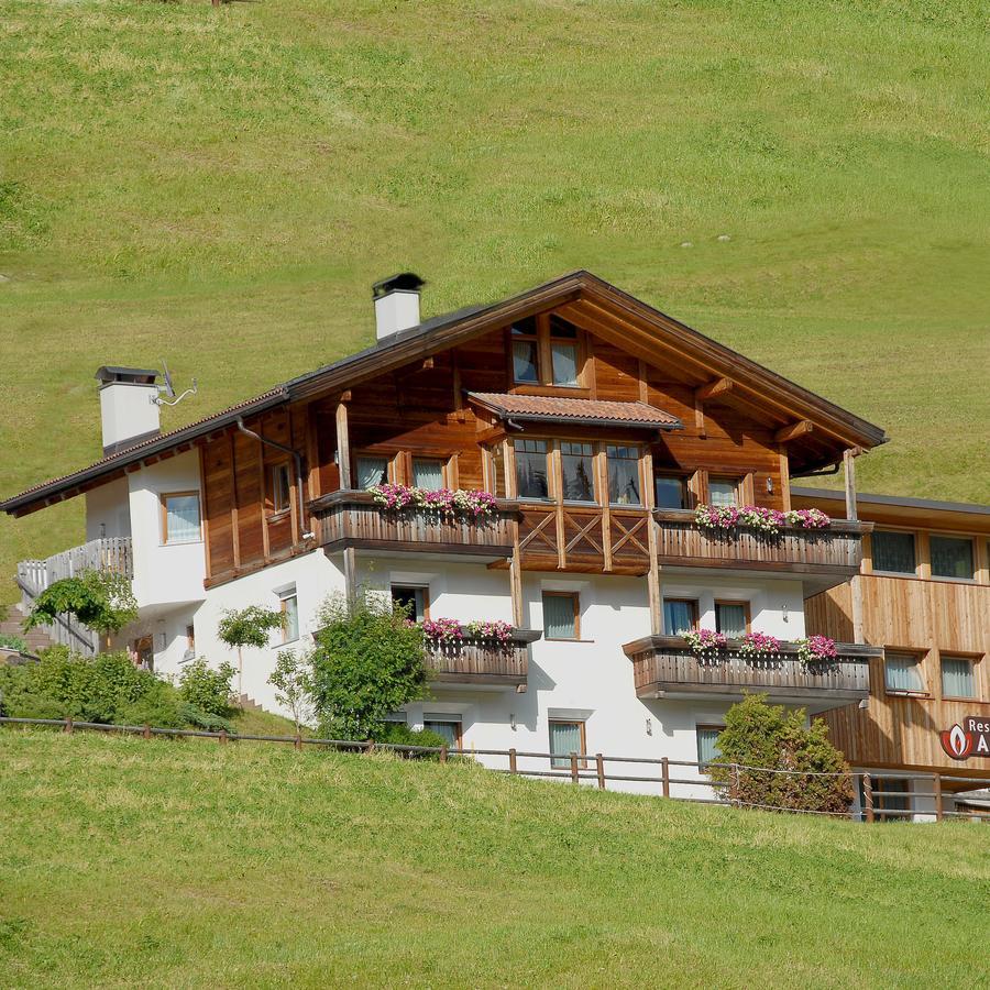 Residence Araldina San Cassiano  Bagian luar foto